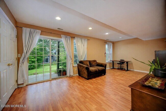 Building Photo - 319 Bernard Dr