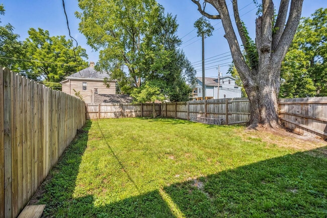 Building Photo - 921 Linwood Ave