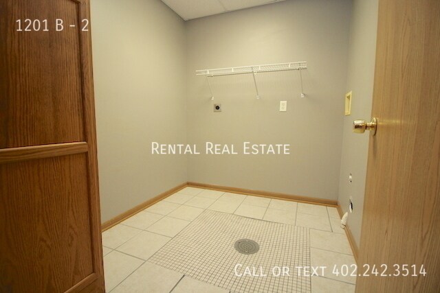 Building Photo - 1201 B-2