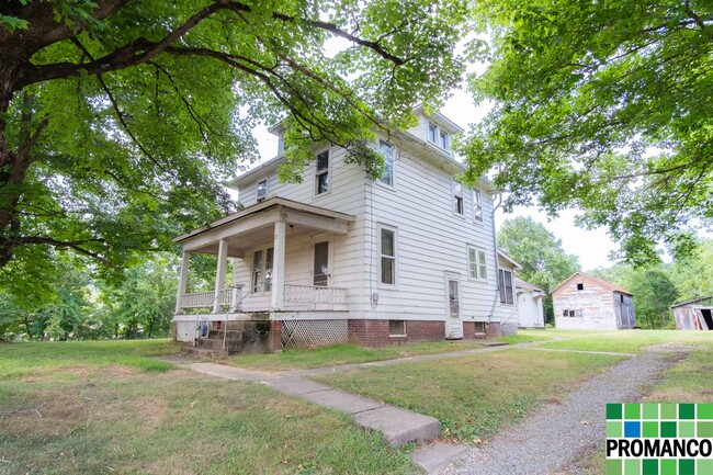 Primary Photo - Southern Style Charming 3-Bedroom Farmhouse