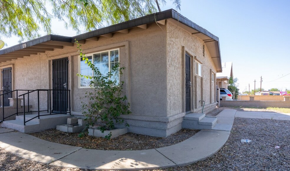 Building Photo - 819 N Arbor Ave