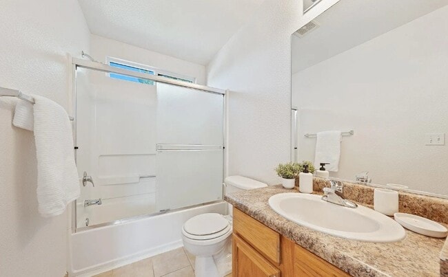 Building Photo - 17705 Oakview Ct