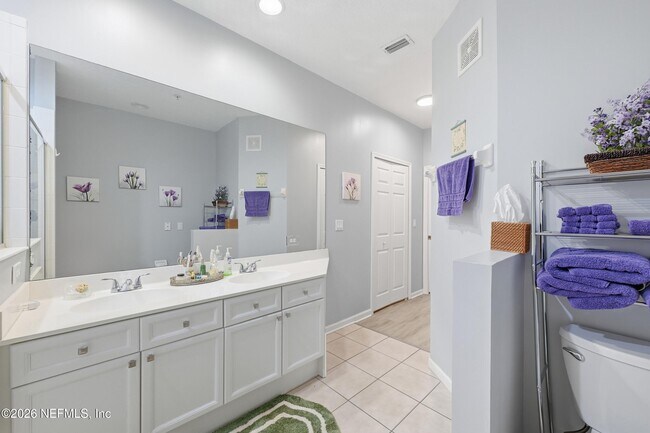 Building Photo - 135 Calle el Jardin