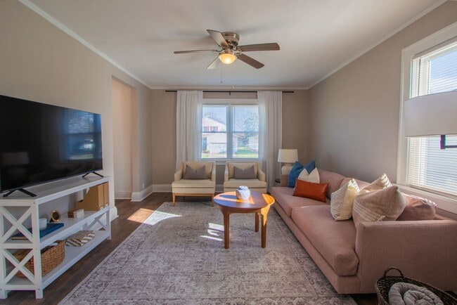 Building Photo - Airbnb Short-Term Rental Cozy two Bedroom one bath ranch style home Mayfield Heights