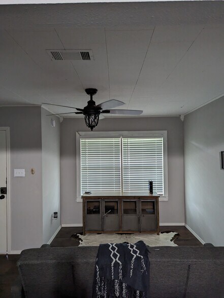 Building Photo - 502 N Caney Dr