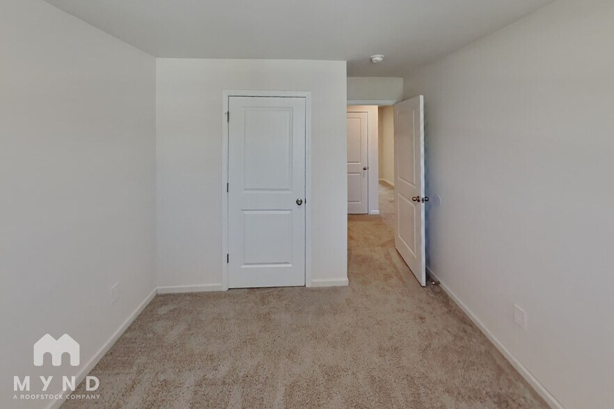 Building Photo - 2140 Redstone Dr