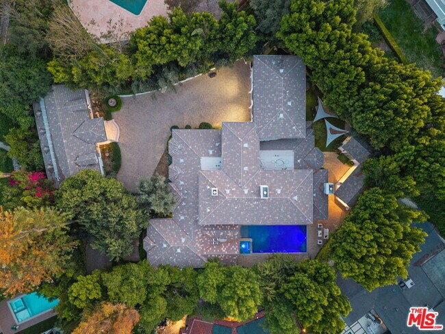 Building Photo - 4923 Amigo Ave