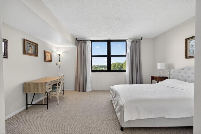 Building Photo - 3400 N Ocean Dr