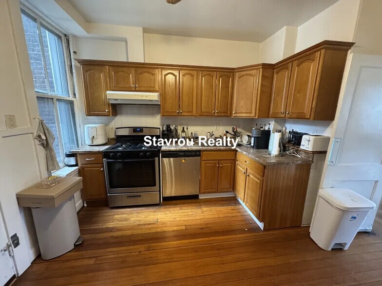 Building Photo - 1681 Beacon St