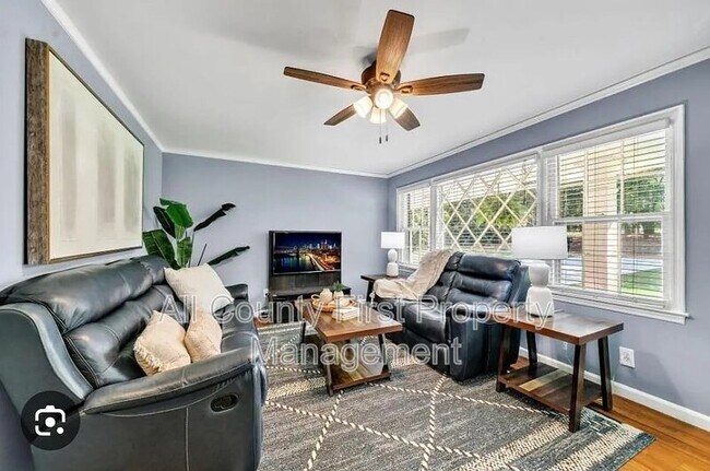 Building Photo - 4106 N Shallowford Rd