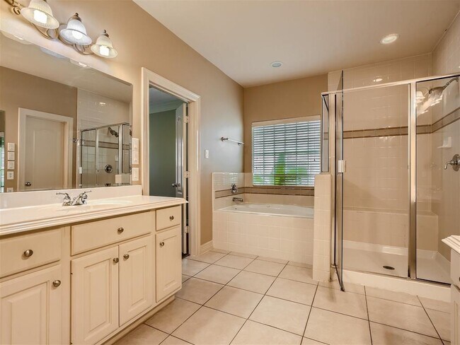 Building Photo - 2331 Vinemead Ct