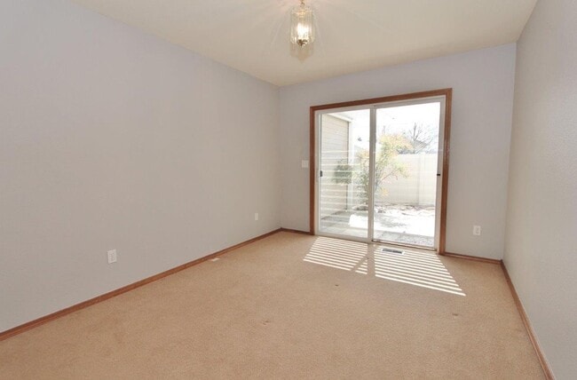 Building Photo - Single-Level Townhome Nestled in SE Boise