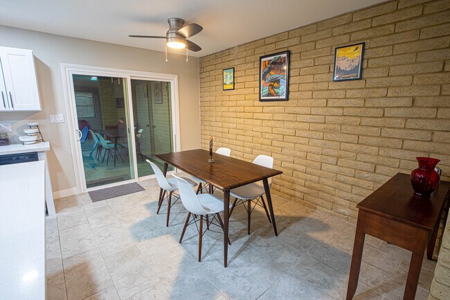 Building Photo - 2812 S Mill Ave