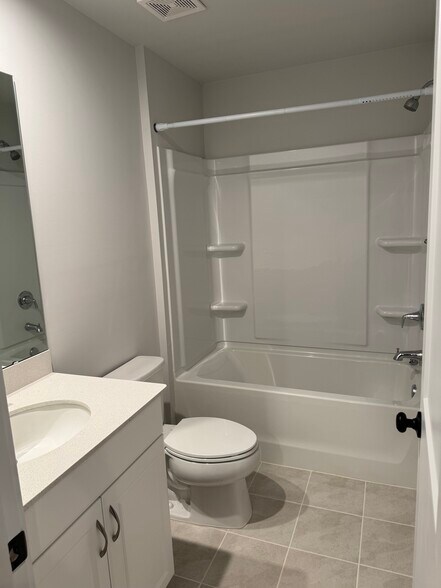 Building Photo - 9512 Munsing Dr