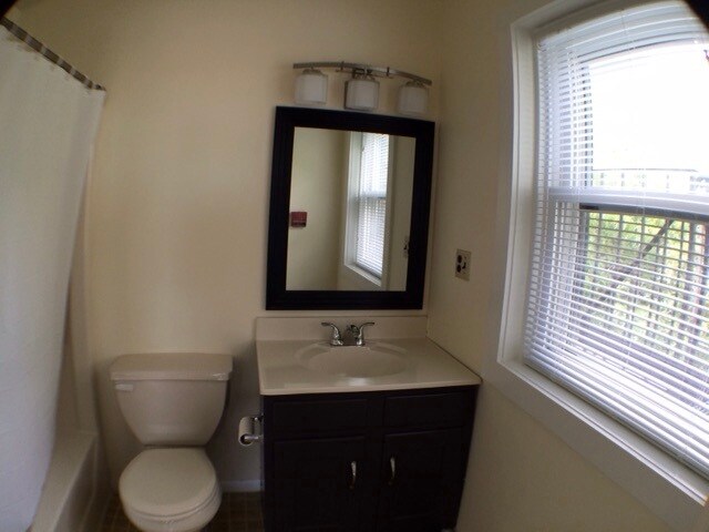 Bath - 33 Medford St