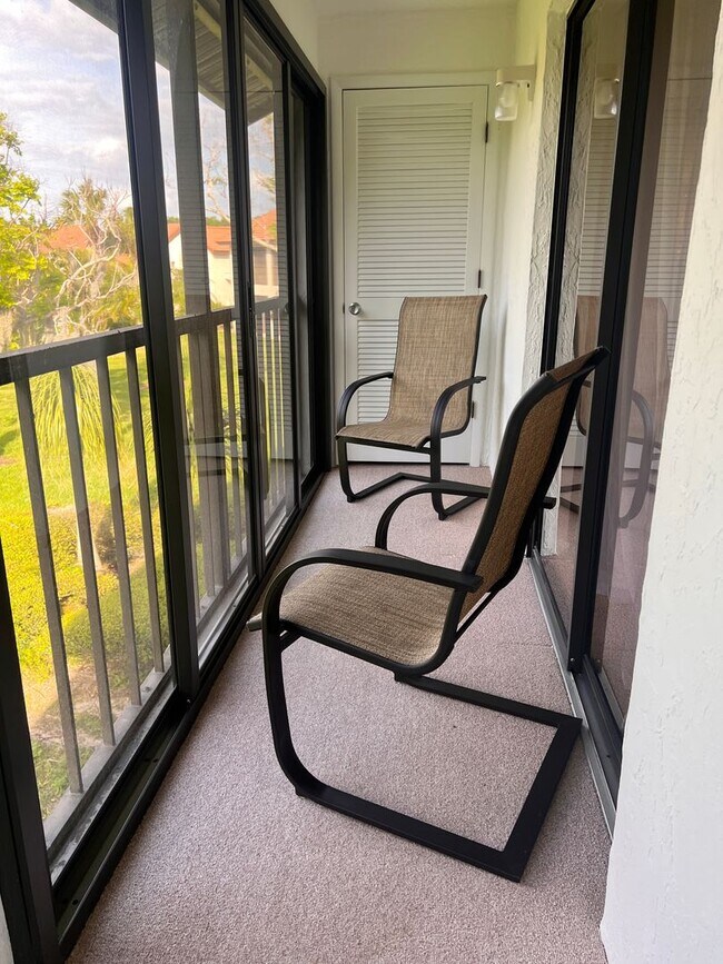 Building Photo - 2bd/2ba Townhome