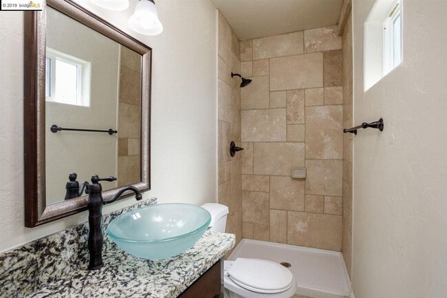 Building Photo - 106 Chanslor Ave