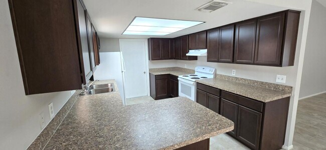 Building Photo - 391 Buttonwood Dr
