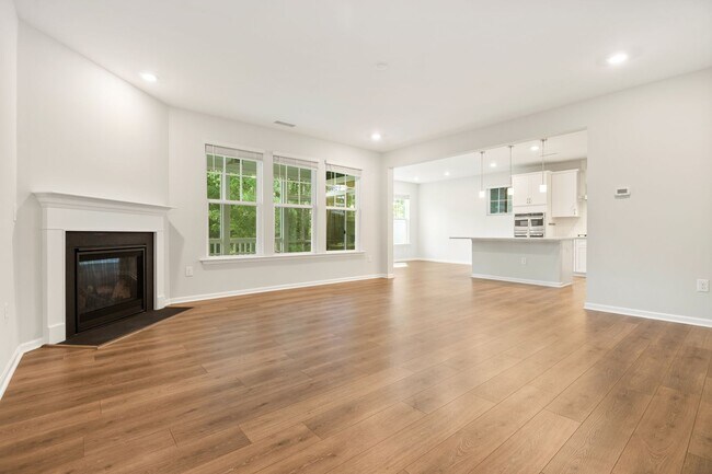 Building Photo - Stunning and spacious end-unit townhome in North Raleigh!