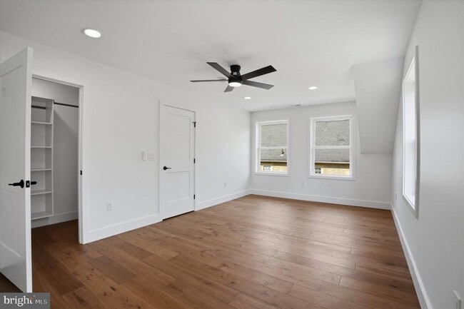 Building Photo - 425 Grove Pl