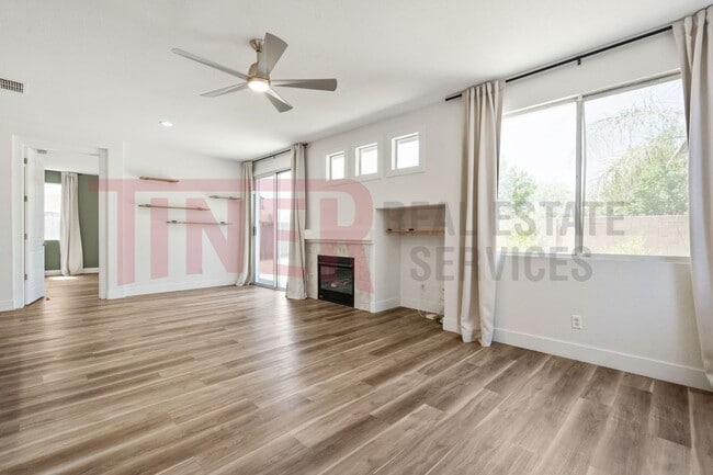 Building Photo - 2075 Larkflower Way