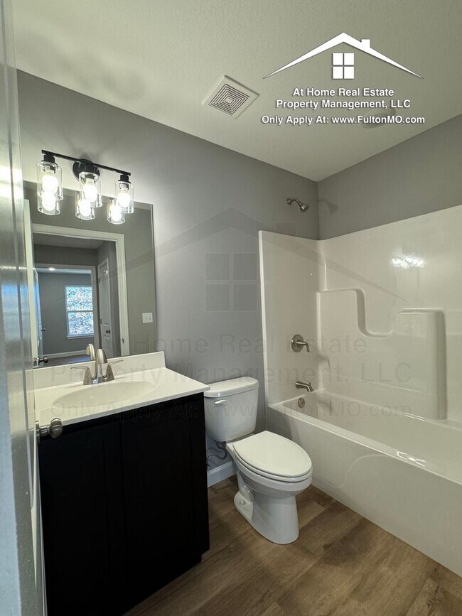 Building Photo - 2610 N Bluff St