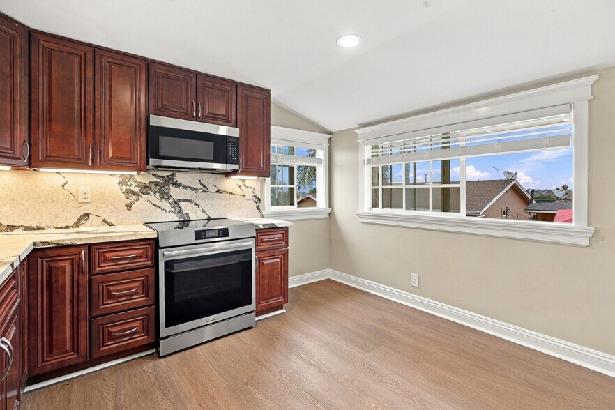 Kitchen - 4720 Del Monte Ave