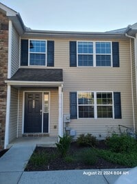 Building Photo - 3 Bedroom Townhouse For Rent in Waynesboro