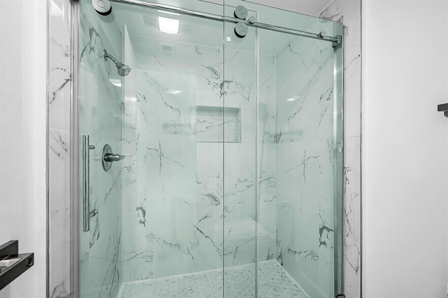 Primary Shower - 4425 Alla Rd