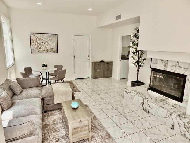 Building Photo - 6225 Napoli Ct