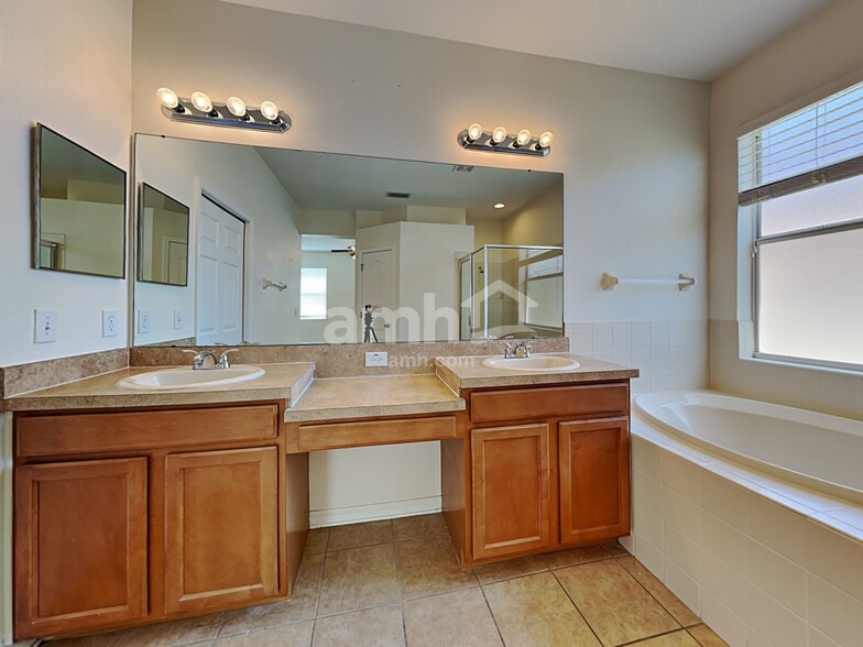 Building Photo - 8638 Sandy Plains Dr