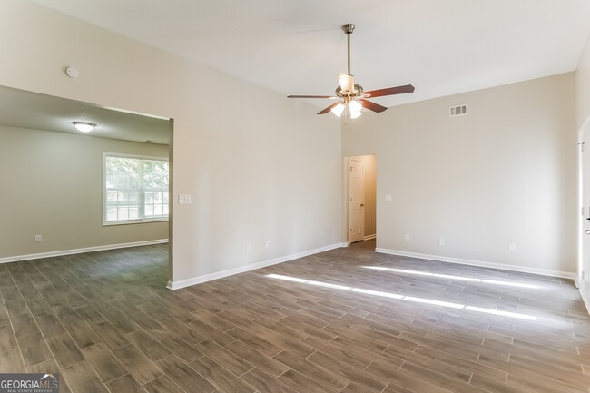 Building Photo - 719 Woodwind Dr