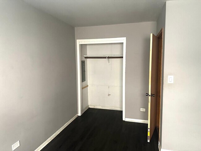Building Photo - 10622 Parkside Ave