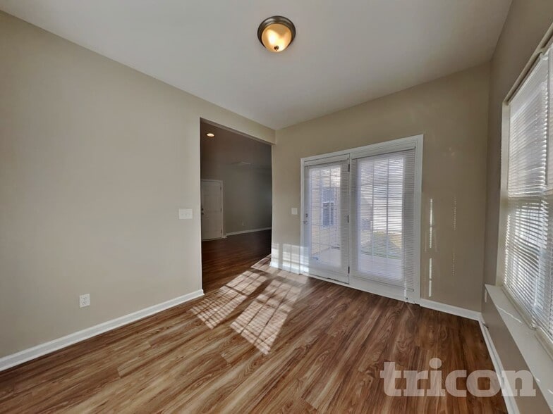 Building Photo - 4493 Paula Dr