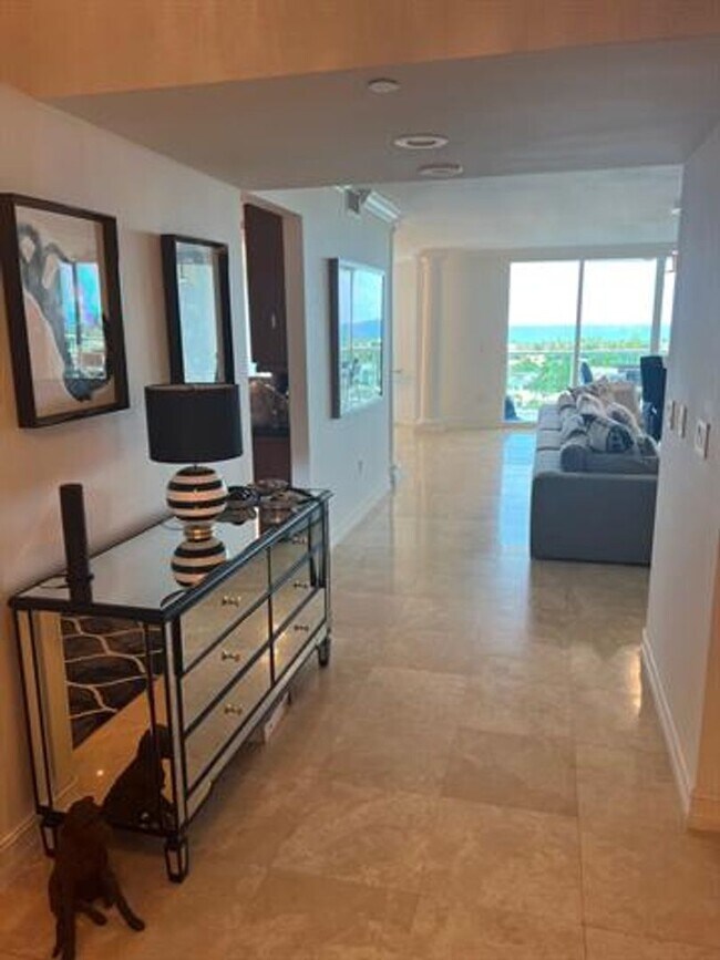 Building Photo - 20201 E Country Club Dr