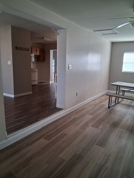 Building Photo - 5264 Whaley Dr