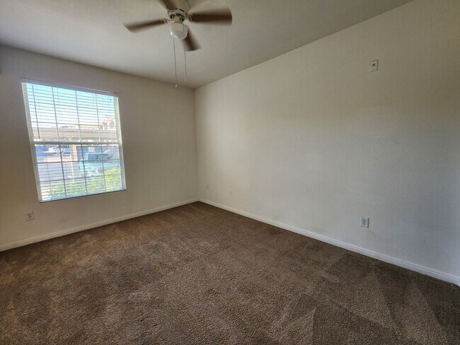 Building Photo - Fantastic, well maintained 2 bedroom condo.
