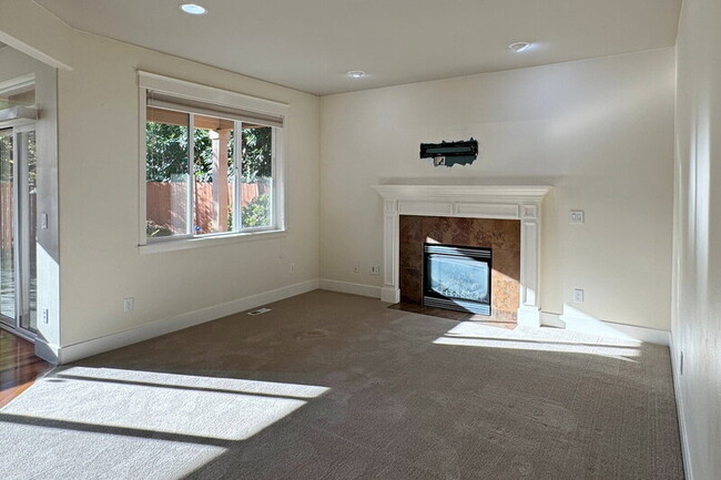 Building Photo - 21012 33rd Pl W