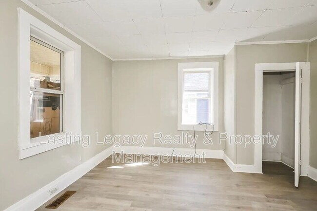 Building Photo - 438 24th St NW