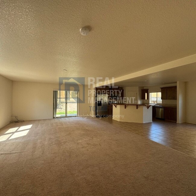 Building Photo - 3611 Loren St NE