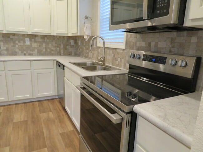 Building Photo - 2712 Bering St