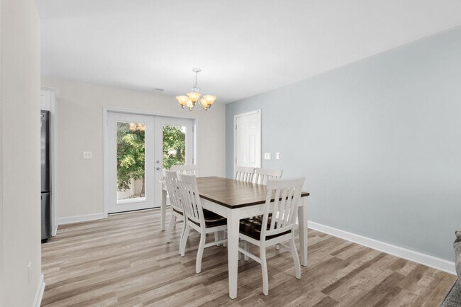 Building Photo - 433 Belle Dr