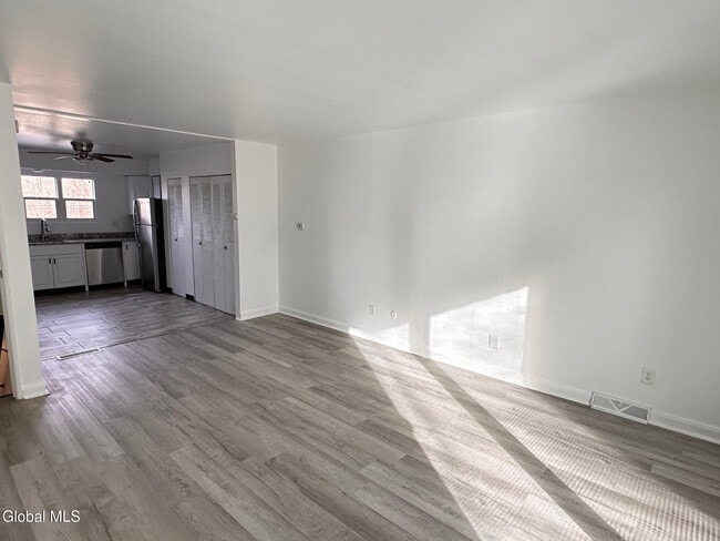 Building Photo - 54 Northern Dr