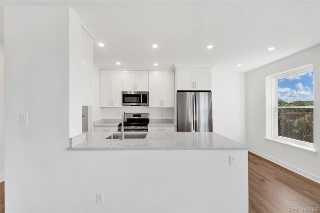 Building Photo - 305 Sixth Ave