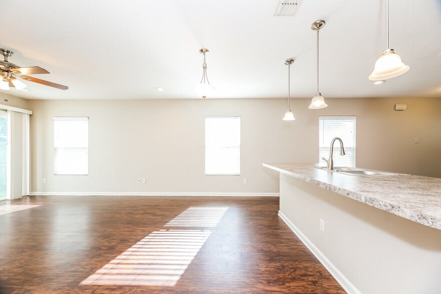 Building Photo - 8200 Highfield Ave
