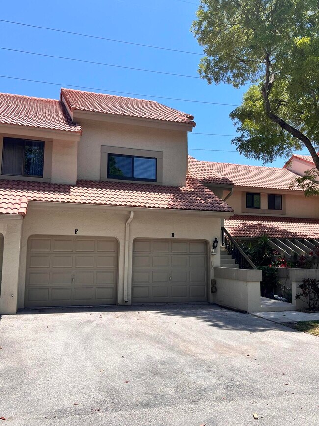 Building Photo - 5650 Coach House Cir