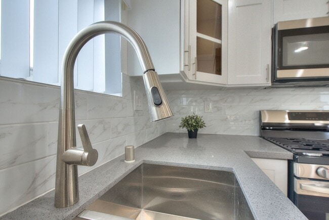 Building Photo - 11726 Hamlin St