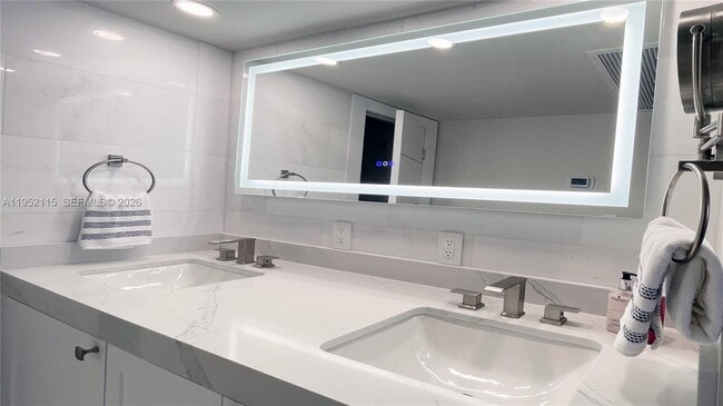 Building Photo - 5701 Collins Ave