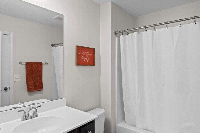 Building Photo - 410 Silverstone Pl