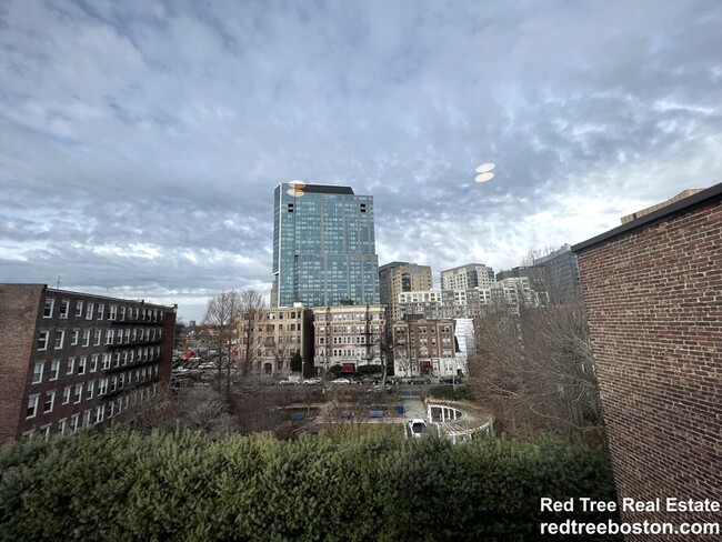 Building Photo - 111 Queensberry St